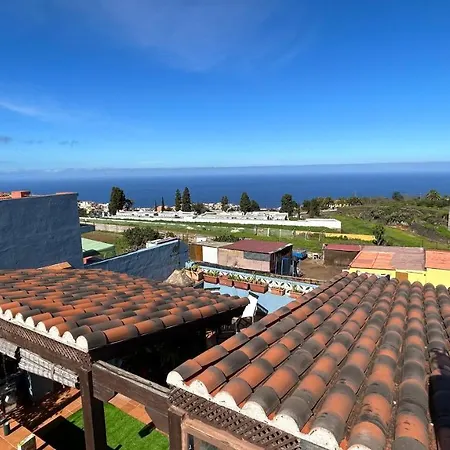 Сasa de vacaciones Casa Con Jardín Y Jacuzzi *
