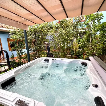 Casa Con Jardín Y Jacuzzi Сasa de vacaciones *