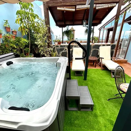 Casa Con Jardín Y Jacuzzi
