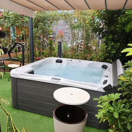 Casa Con Jardín Y Jacuzzi Сasa de vacaciones *