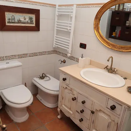 Сasa de vacaciones Casa Con Jardín Y Jacuzzi