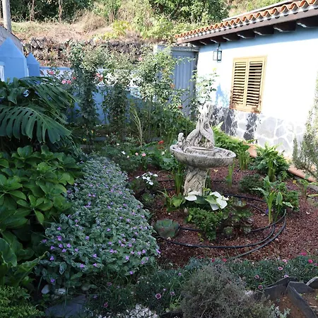 Сasa de vacaciones Casa Con Jardín Y Jacuzzi
