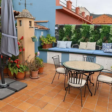 Сasa de vacaciones Casa Con Jardín Y Jacuzzi