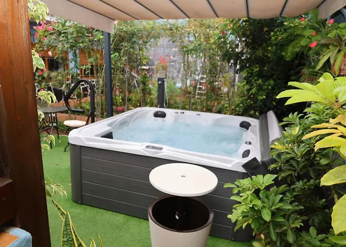 Casa Con Jardin Y Jacuzzi Ferienhaus *